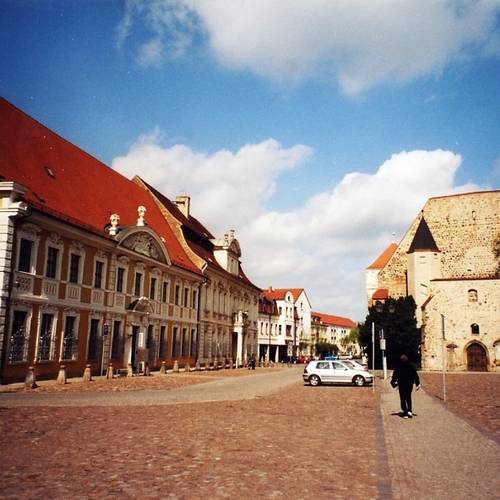 Zerbst Schlossfreiheit mit Kavalierhäusern und St. Bartolomai © EWG