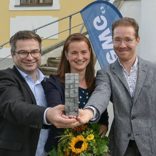 Dr. Stefan Müller, Dr. Julia Haushälter und Jason Jahn von der MILTITZ Aromatics GmbH freuen sich über ihren Erfolg! &copy; EWG Anhalt-Bitterfeld mbH