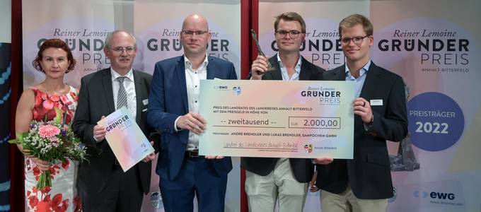 verleihung lemoine gruenderpreis 2022 elena herzel, gert zender, volker krüger, lucas brendler,andre brendler koethen ewg 001